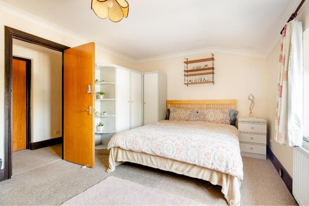 Spacious Room 2 Mins From Station Londyn Zewnętrze zdjęcie