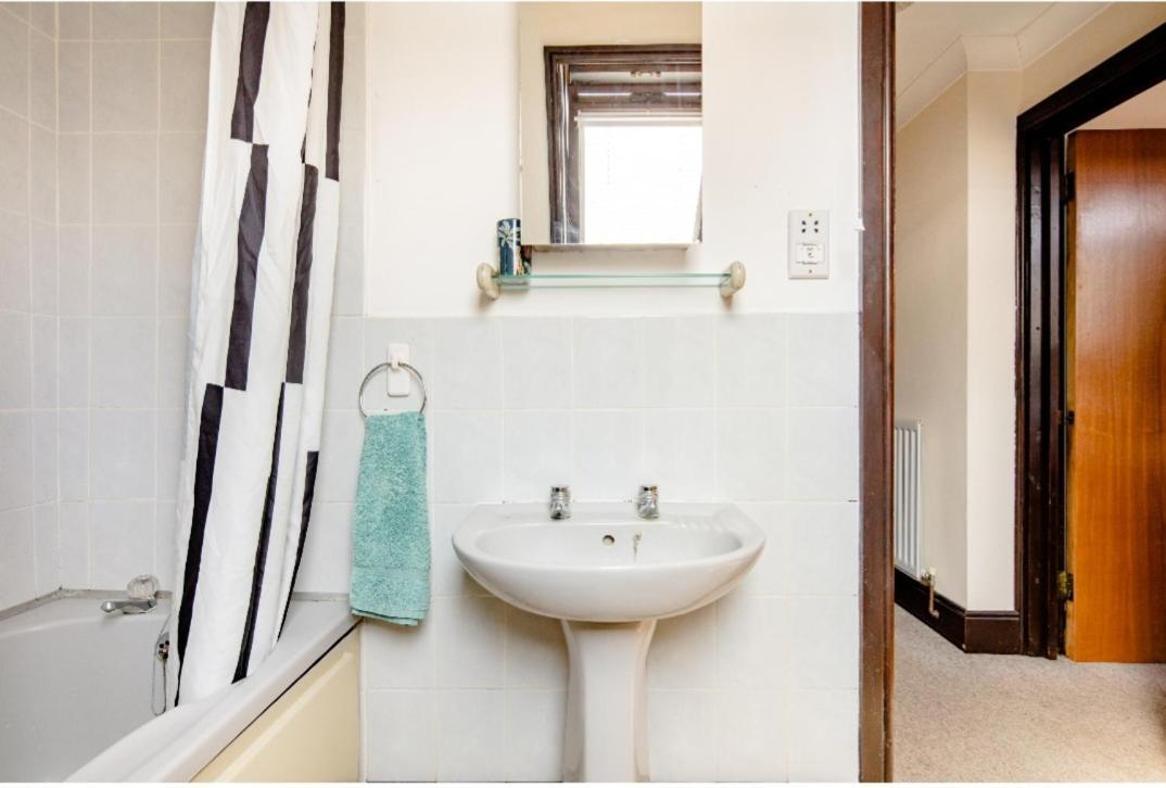 Spacious Room 2 Mins From Station Londyn Zewnętrze zdjęcie